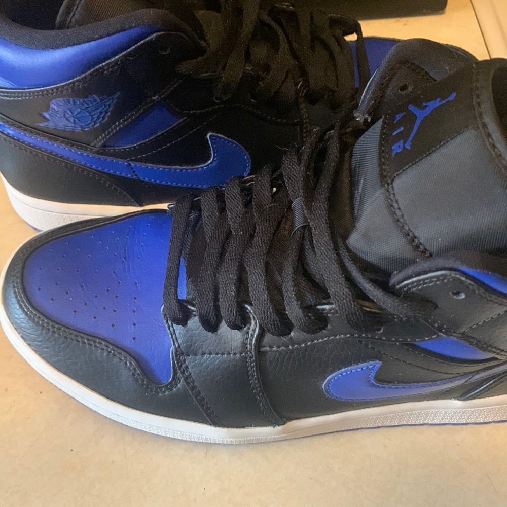 COPY - Air jordan 1 “mid” black hyper royal size 8 (no box)